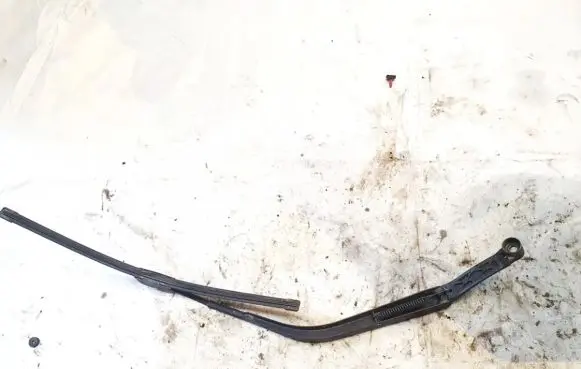Peugeot 4007 Front wiper blade arm