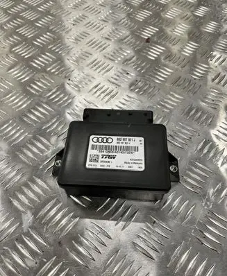 Audi A5 8T 8F Hand brake control module 8K0907801J