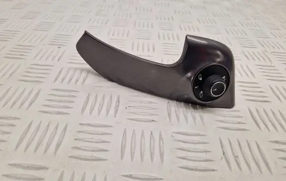 Wing mirror switch
