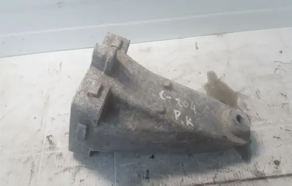 Mercedes-Benz C W204 Engine mounting bracket A2712232304