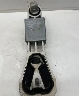 Engine mount bracket