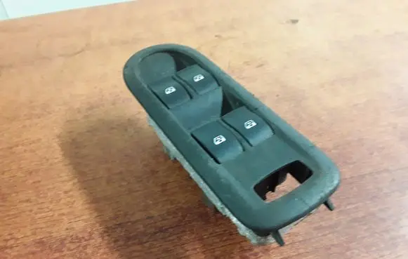 Renault Megane II Electric window control switch 156018070