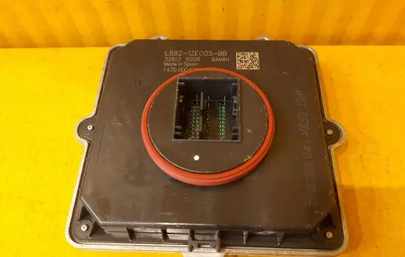 Land Rover Range Rover Sport L494 Voltage converter/converter module L8B213E005BB