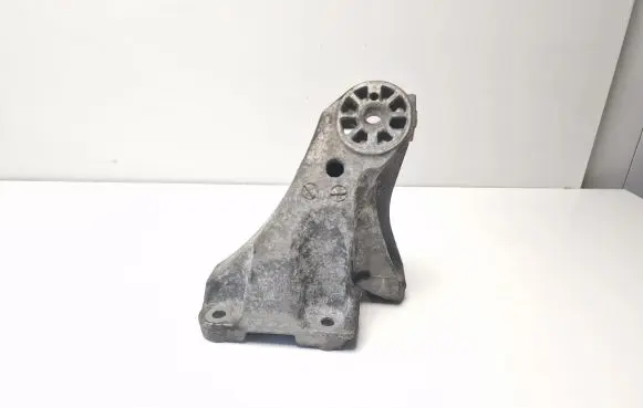 Audi Q7 4L Engine mounting bracket 7L6199308B