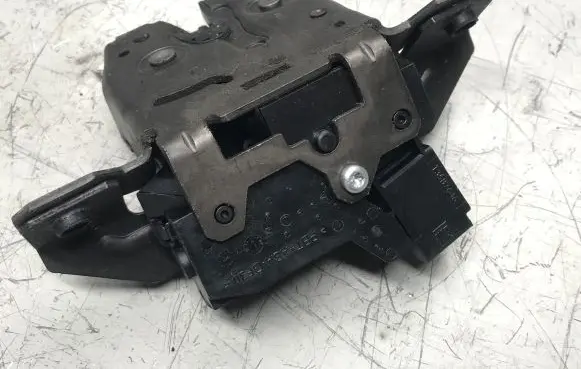 Opel Zafira C Tailgate/trunk/boot lock/catch/latch 13256923