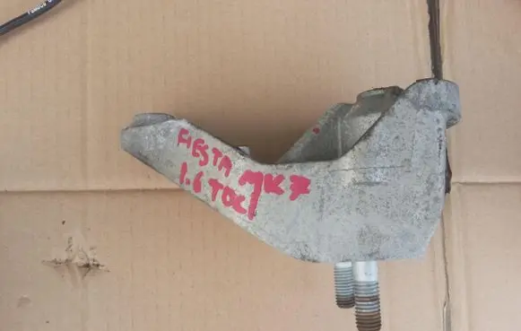 Ford Fiesta Engine mounting bracket
