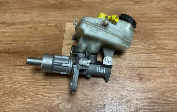 Opel Insignia A Master brake cylinder 03350890241 03350890231