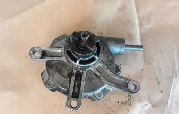 Lexus IS 220D-250-350 Vacuum pump 20090656