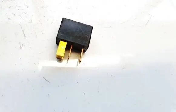 Toyota Avensis Verso Other relay ACV31212 90987-02024