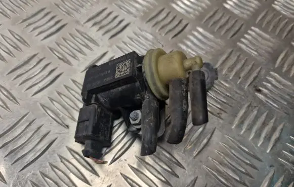 Volkswagen Polo V 6R Turbo solenoid valve 1K0906627B