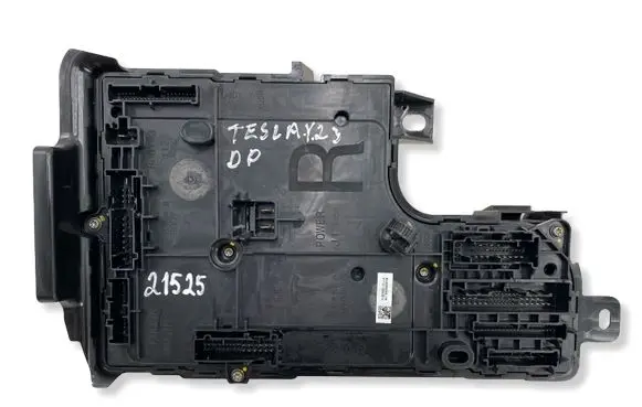 Tesla Model Y Central body control module 165765001A