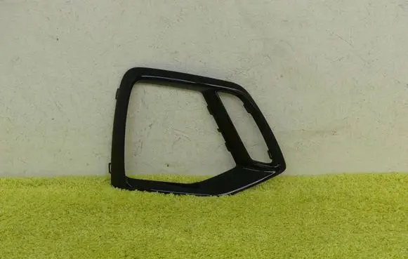 Front bumper splitter molding