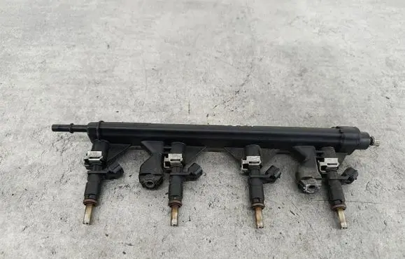 Peugeot 207 Fuel main line pipe 