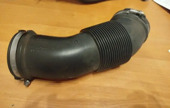 Audi A6 S6 C8 4K Turbo air intake inlet pipe/hose 059129616C