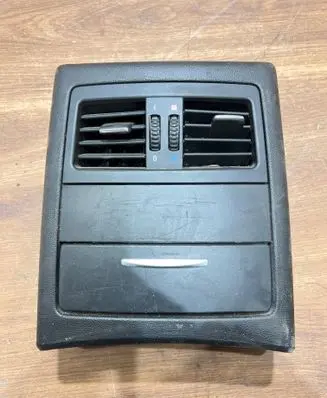 BMW 3 E90 E91 Rear air vent grill 7118049
