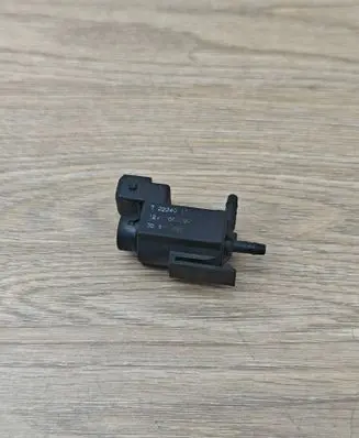 Volvo V70 Turbo solenoid valve 30611668 72224010 06T094
