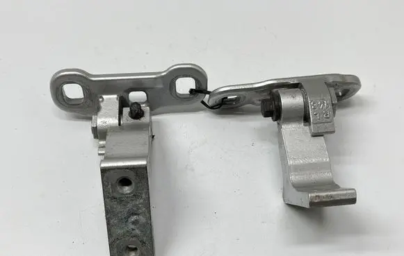 Rear door hinge set