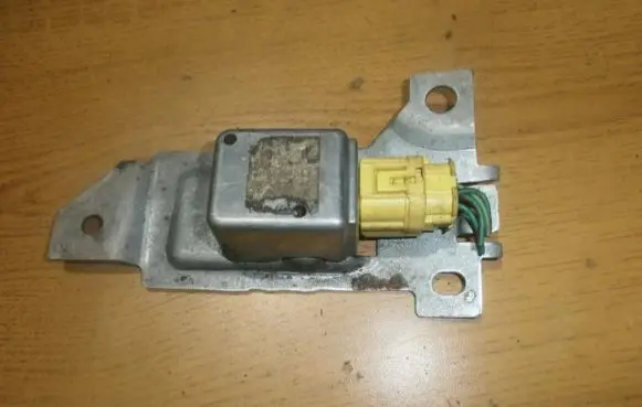 Mazda 626 Airbag deployment crash/impact sensor