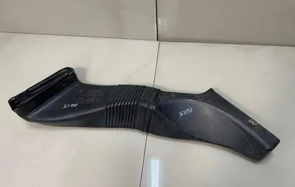 Audi A6 S6 C5 4B Air intake duct part 8D0129617D
