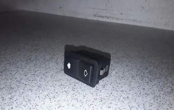 BMW 5 E39 Electric window control switch 8368974