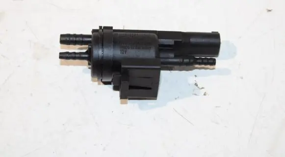 Mercedes-Benz C W203 Turbo solenoid valve 0025401497