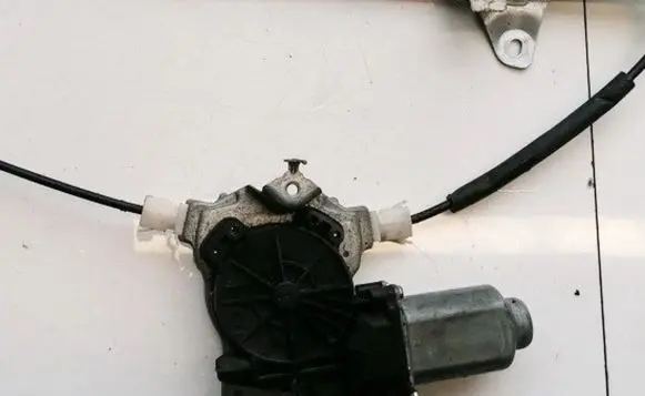 Nissan Note (E11) Front door window regulator motor 400927B