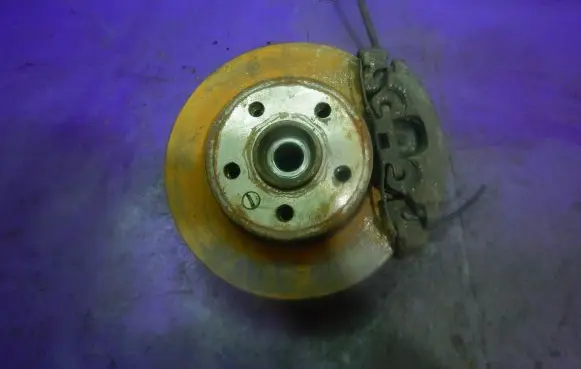 Mercedes-Benz Vito Viano W638 Front wheel hub spindle knuckle