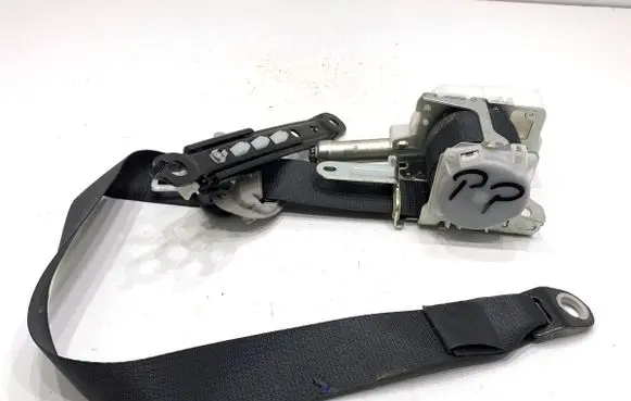 Toyota Auris E180 Front seatbelt 