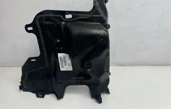Mercedes-Benz GLE W167 Other engine bay part A1676200403