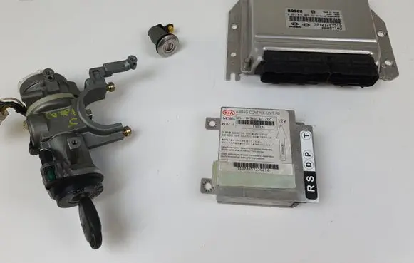 KIA Carens I Engine ECU kit and lock set 0281011024 3912127312