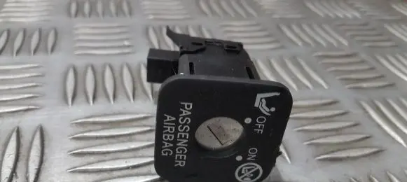 Passenger airbag on/off switch