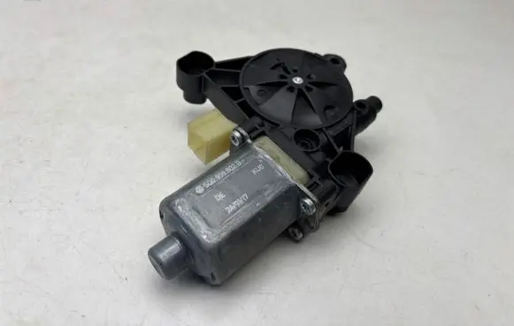 Seat Leon (5F) Front door window regulator motor 5Q0959802B