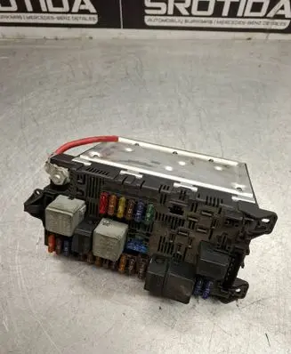 Mercedes-Benz E W211 SAM control unit 2115453901 00007165A7