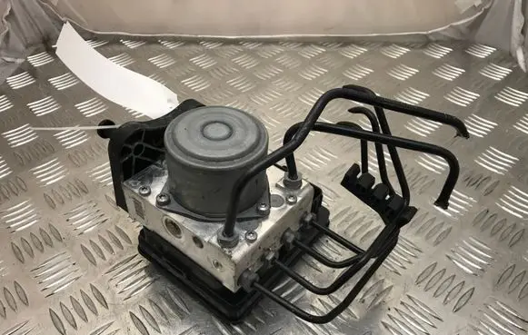 Mercedes-Benz E W238 ABS Pump A2134313601
