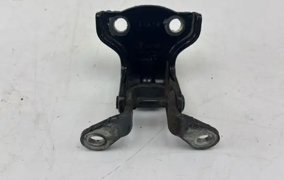 Chevrolet Captiva Rear door upper hinge A047587