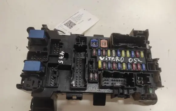 Suzuki Grand Vitara II Fuse module 5K029421 0003