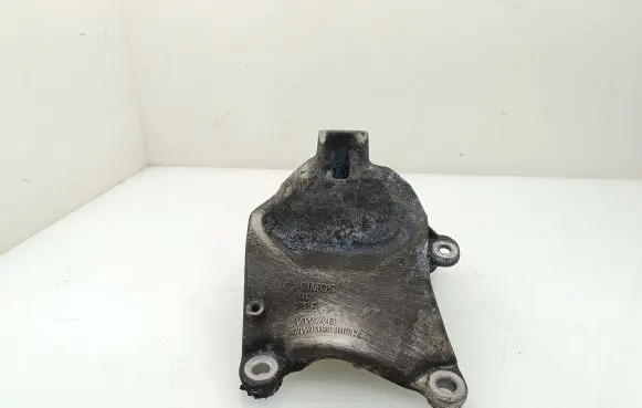Volkswagen Touareg III Engine mounting bracket 8W0199308R