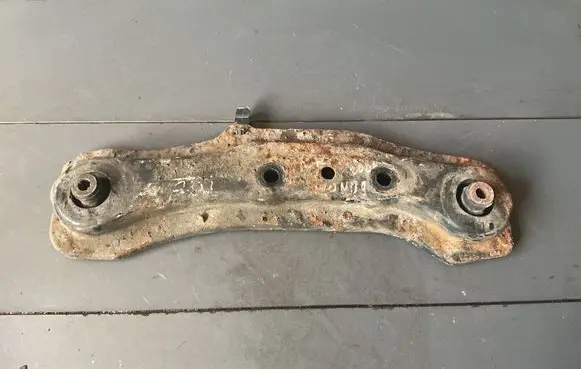 Honda CR-V Rear differential/diff mount bracket 