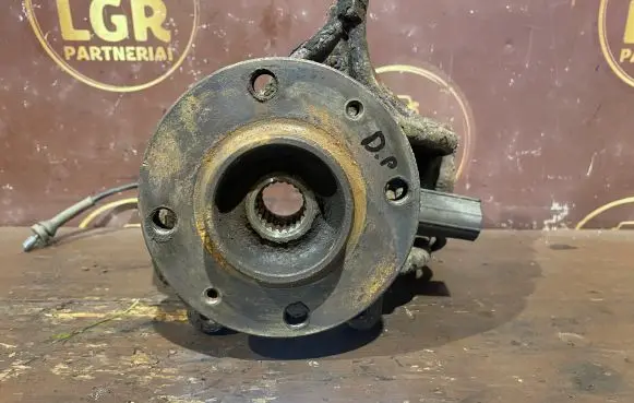 Peugeot 207 Front wheel hub spindle knuckle