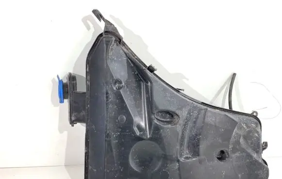 BMW 5 G30 G31 G38 Windshield washer fluid reservoir/tank 8071453