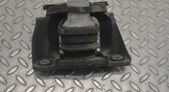 Volvo XC90 Engine mount bracket 31330588