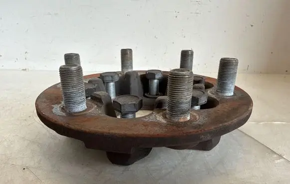 Iveco Daily 6th gen Front wheel hub 504366658 504207324
