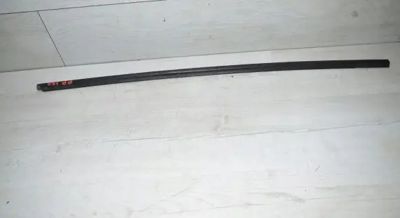 Hyundai i20 (GB IB) Front door glass trim molding 4663r