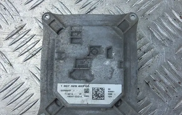 Peugeot 308 Xenon control unit/module 130732940300