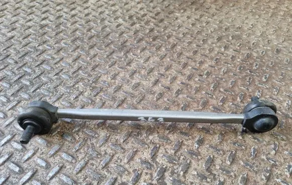 Skoda Fabia Mk3 (NJ) Front anti-roll bar/stabilizer link 6R0411315