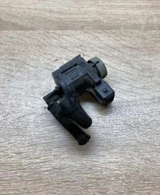 Audi A6 S6 C5 4B Vacuum valve 1J0906283A