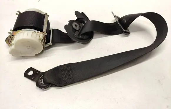 BMW X3 E83 Rear seatbelt 33048192