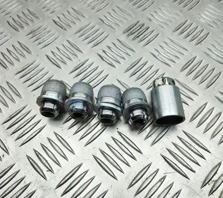 Toyota Yaris Cross Nuts/bolts