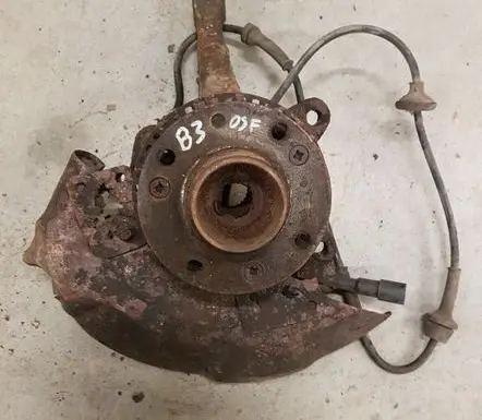 Volkswagen Golf II Front wheel hub 357407256C
