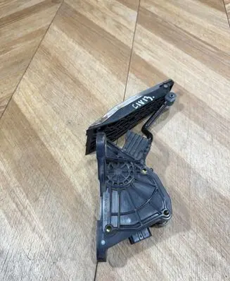 Honda Civic Accelerator throttle pedal 31309J04